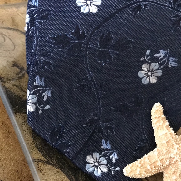 Vintage DKNY Made in USA Blue Floral Silk Tie - Picture 2 of 8